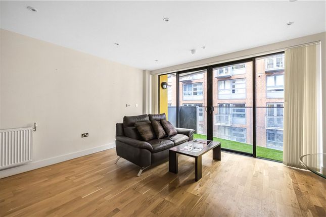 Thumbnail Flat for sale in Tanner Street, London
