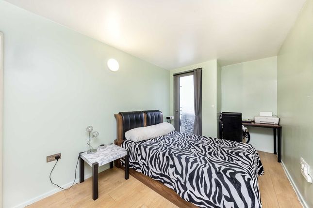 Flat for sale in Consort Road, London