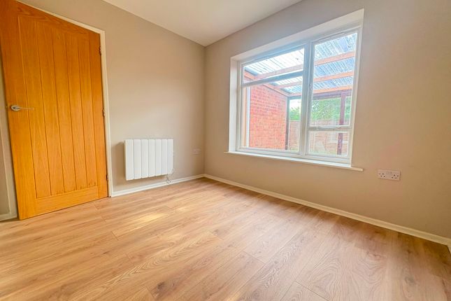 92, North Street, Crowland photo 3