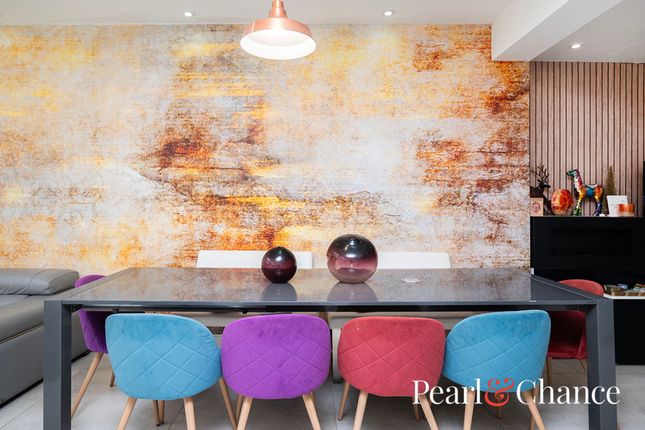 124 The Vale, London photo 3