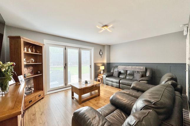 10, Kittyshaw Place, Dalry photo 2