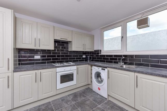 Flat to rent in Hardel Walk, Tulse Hill
