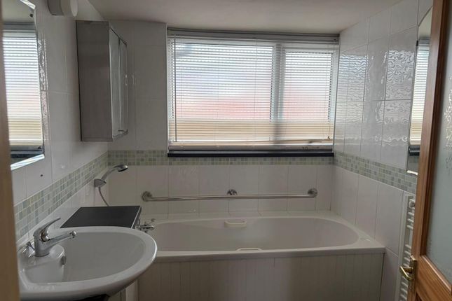 12, Trinity Road, Bridlington photo 4