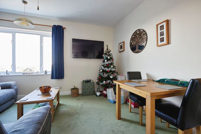 18, Milford Court, GILLINGHAM photo 4