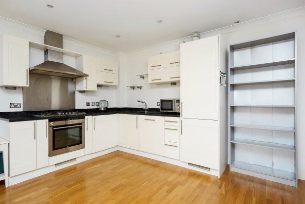 Flat to rent in Baker Street, Weybridge