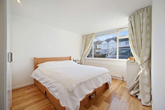 24 Jubilee Road, Greenford photo 4