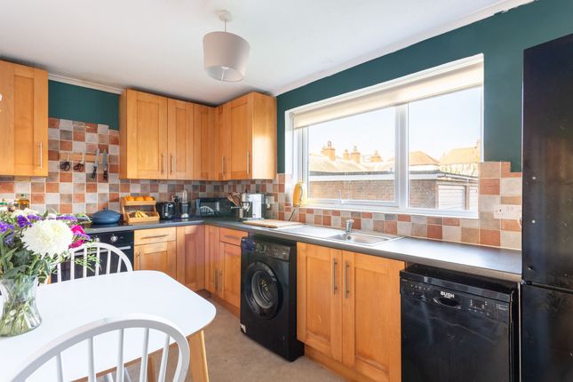 25 Roedean Court, Brighton photo 4