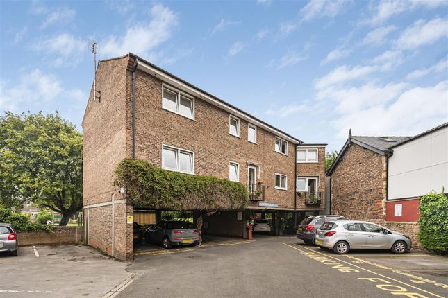 Flat for sale in Ellwood Court, York