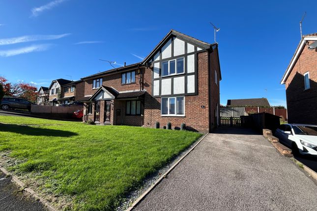 2-bed house on 6, Uttoxeter, £950/mo