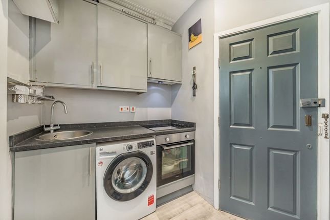 Flat 2, 11, The Avenue, Sunbury-On-Thames photo 4