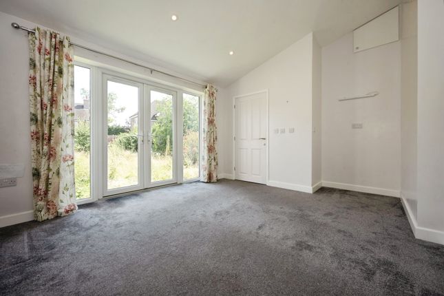 35, Aspen Avenue, Bedfordshire photo 4