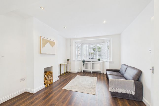 24 Trevor Crescent, Ruislip photo 3