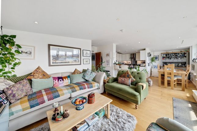 Building, 45,Flat 26, Hopton Road, London photo 3