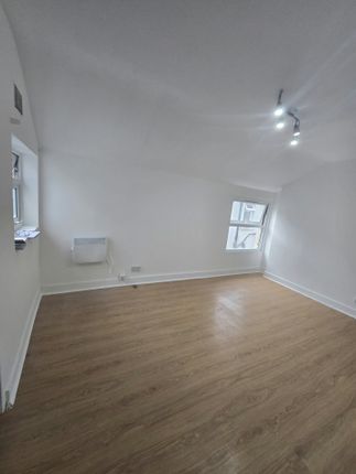 27C, Longbridge Rd, Barking photo 3