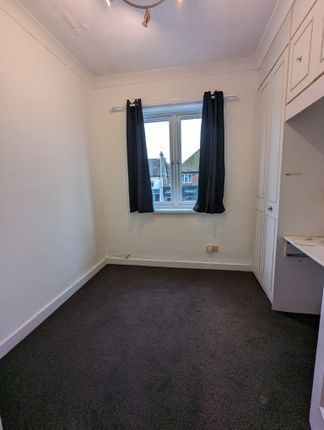Flat to rent in The Lodge, Hornchurch Road, Hornchurch