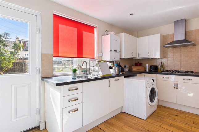134, Phipps Bridge Road, London photo 4