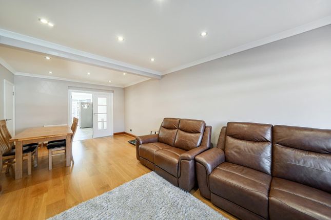 125, Broomgrove Gardens, Edgware photo 4
