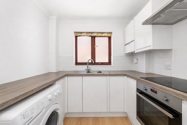 Flat 12, Fitzhardinge House, Beckenham photo 4