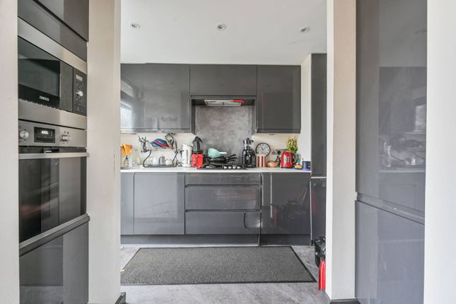 Thumbnail Flat to rent in Shaw Court, Clapham Junction, London