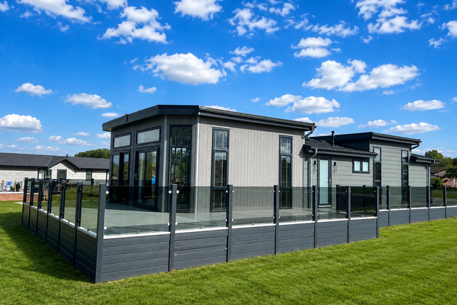 2-bed house on 147, Heron Lakes Luxury Lodge Park, Routh, Beverley, £299,950