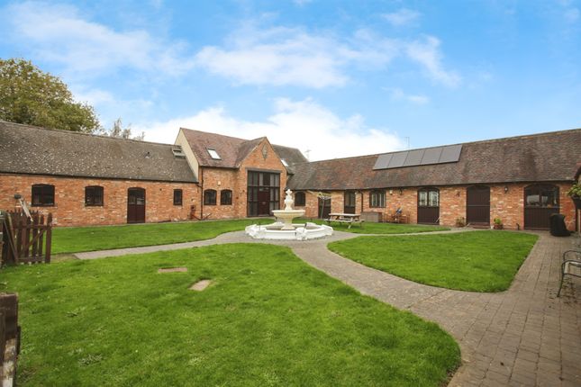 The Coach House, Moat Farm, Hospital Lane, Bedworth photo 2