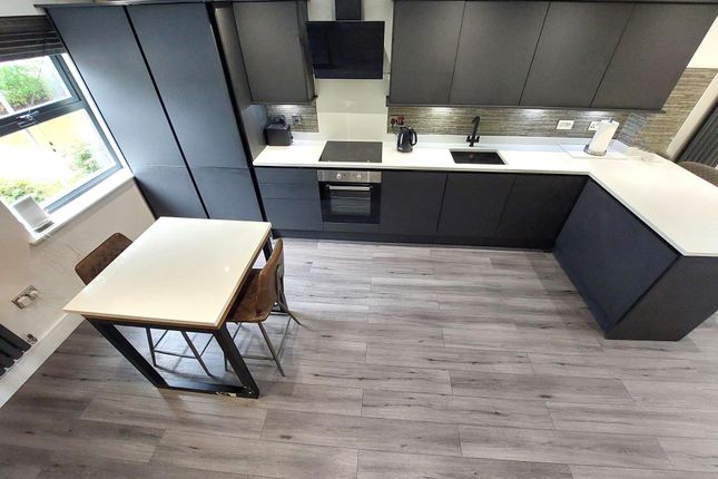 37, Stonemere Drive, Manchester photo 4