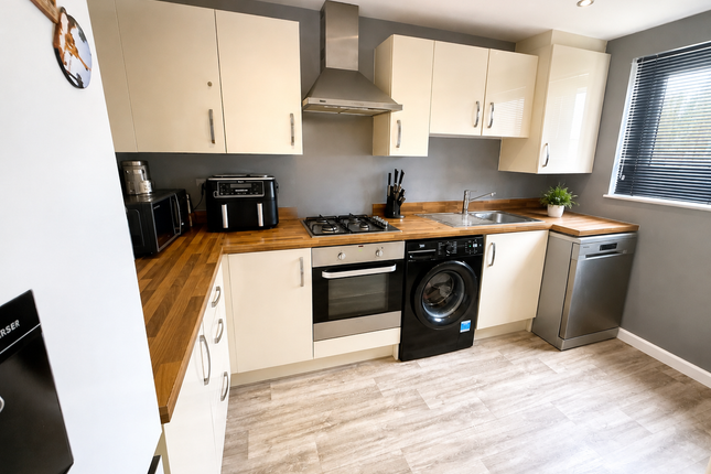 8, Salthouse Drive, Southport photo 2