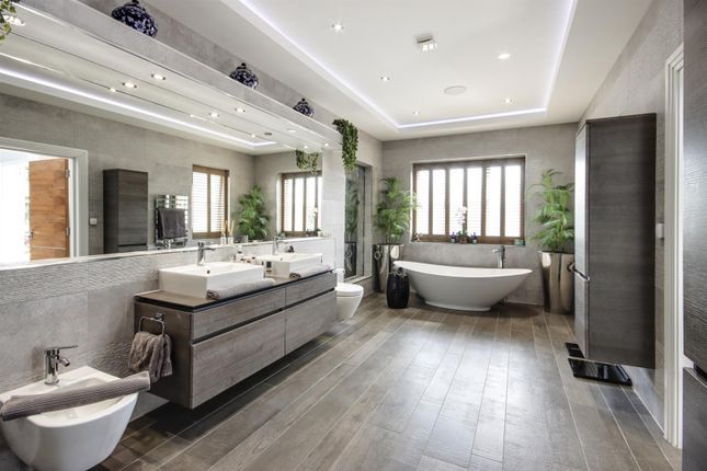 Luxury Ensuite Bath/Shower Room