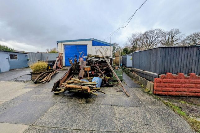 4, Heol Trefrhiw, Ammanford photo 2
