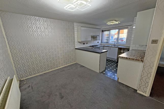 Broxburn Close, Wallsend photo 3