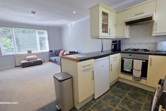 13 Burnside Close, Barnet photo 2