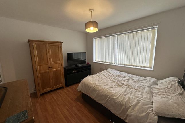 13, Brancepeth Court, Ellesmere Port photo 3