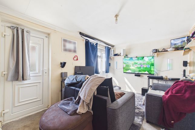 5 Blundell Close, Hull photo 2