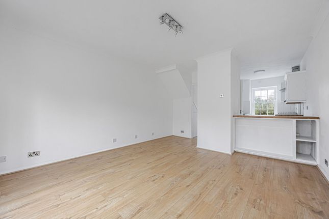 19 Hill Lands, Reading photo 2