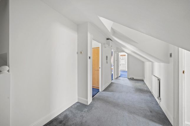 197D, Walm Lane, London photo 3