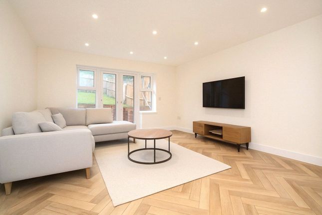 7, Aston Close, Hemel Hempstead photo 2