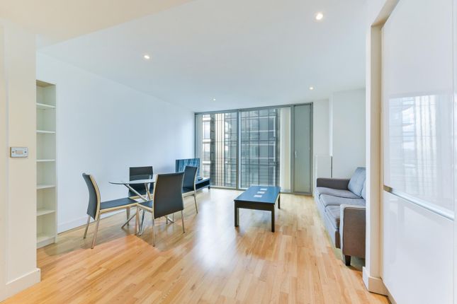 Flat to rent in Landmark West Tower, Canary Wharf