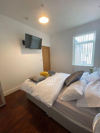 Thumbnail Room to rent in Urban Road, Room 3, Doncaster