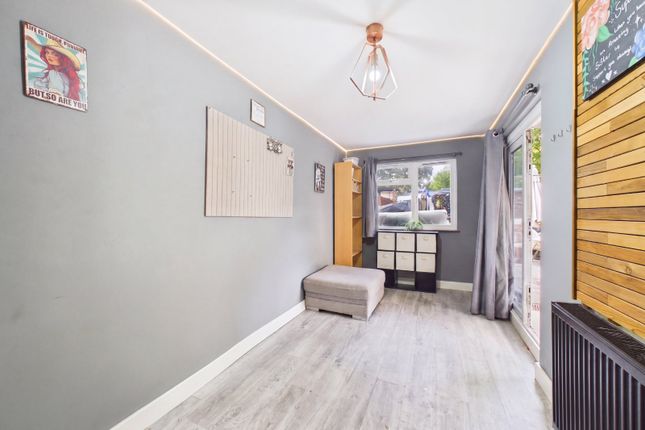 39, Kingsley Road, Farnborough photo 4