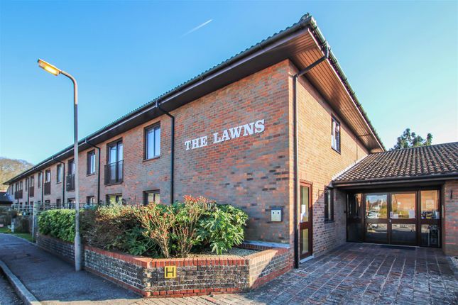 Flat for sale in Uplands Road, Warley, Brentwood