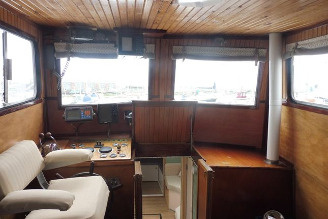 Brighton Road, Shoreham-By-Sea BN43, 2 bedroom houseboat ...