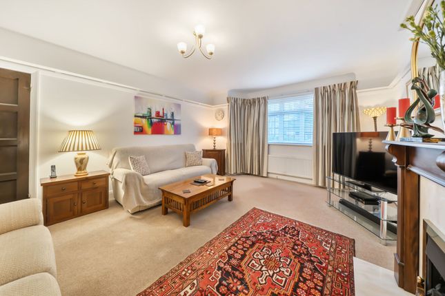 31 Gibsons Hill, London photo 3