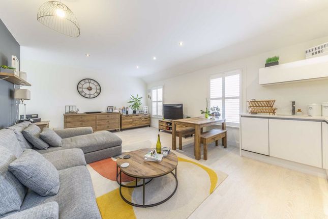 2 Bedroom Flats to Buy in Colliers Wood - Primelocation