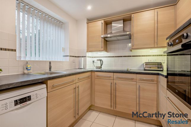 16 Victory Court, Beaconsfield Road, Waterlooville photo 3