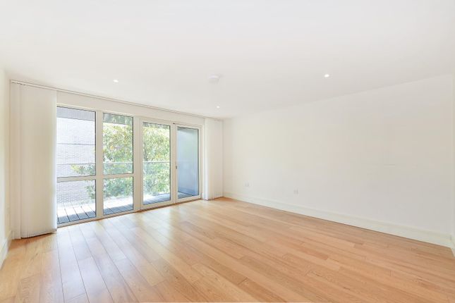 11, Sir Alexander Close, London photo 4
