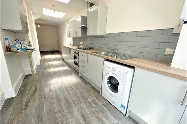 36, Frobisher Road, London photo 3
