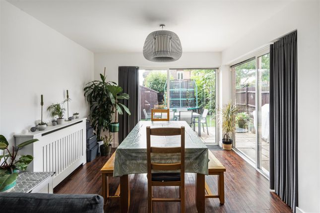 1, Daws Place, Redhill photo 3
