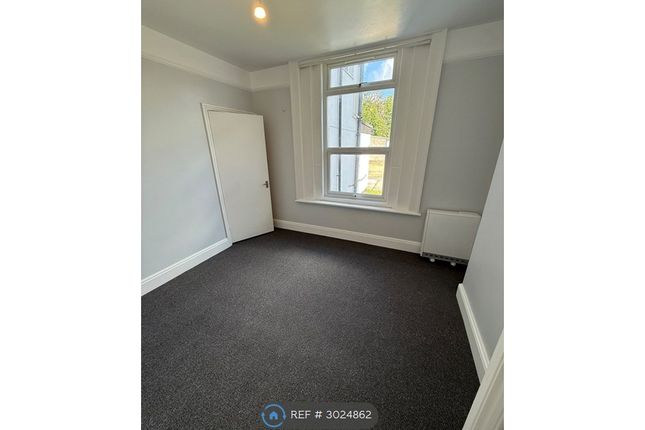 Flat, Lawn Road Portswood, Southampton photo 3