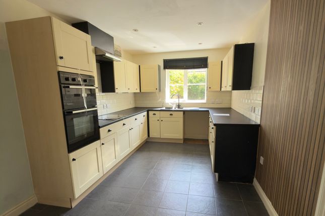 6, Chivrick Close, Sturminster Newton photo 2