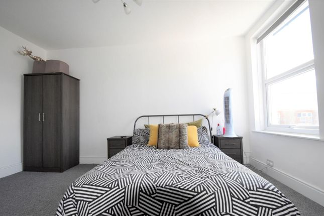 Top Flat 28A, Pier Street, Ventnor photo 5